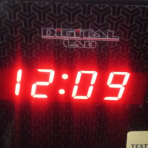 Intertek Digital Lab Clock Radio DLCR580P, Dual Power Works - Picture 2 of 7